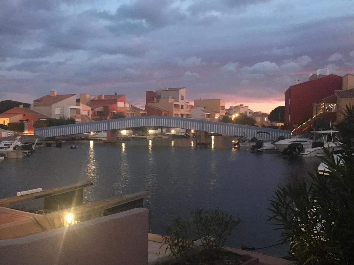 Marina Les Pieds Dans L Eau Lägenhet Le Barcarès Exteriör bild